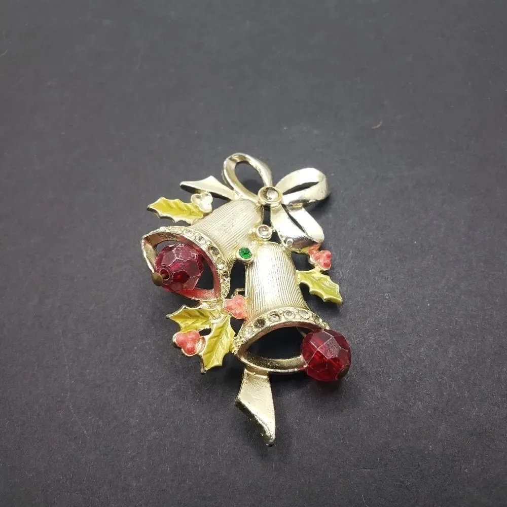 N/A vintage pin